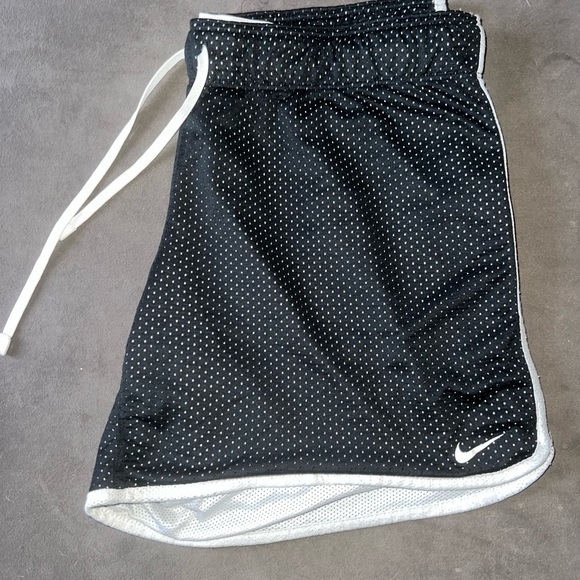 Nike mesh shorts black white size Medium - Picture 2 of 2